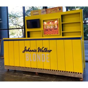 BAR JOHNNIE WALKER BLONDE COM TV