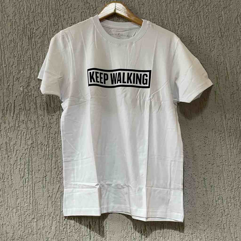 CAMISETA UNISSEX JOHNNIE WALKER KEEP WALKING BRANCA - TAM: M