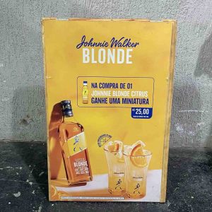 CAVALETE JOHNNIE WALKER BLONDE