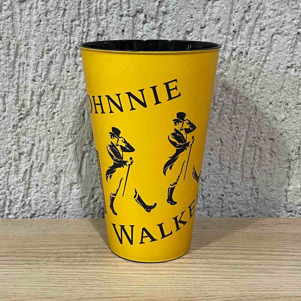 COPO DE PLÁSTICO JOHNNIE WALKER KEEP WALKING THE TOWN SÃO PAULO