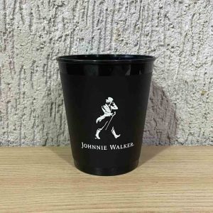 COPO EM PLÁSTICO JOHNNIE WALKER PRETO