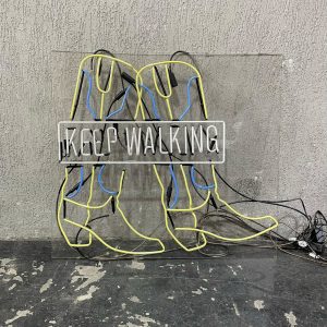 PAINEL BOTAS KEEP WALKING - MEDIDA: ALT: 97CM X LARG: 107CM