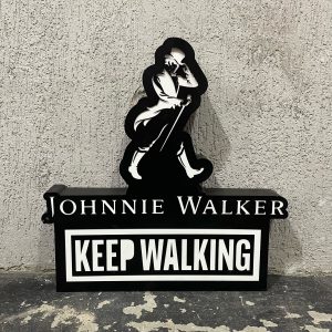 PAINEL JOHNNIE WALKER KEEP WALKING - MEDIDA: ALT: 60CM X LARG: 59CM X P: 8CM